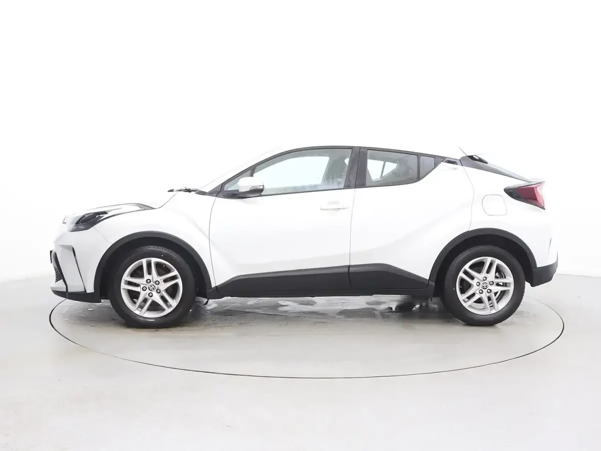 Używany Toyota C-HR 122 KM (89 kW) 2022 Biały SUV