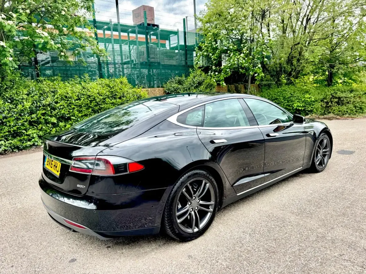 Używany Tesla Model S 314 kW (428 KM) 2016 Czarny Hatchback