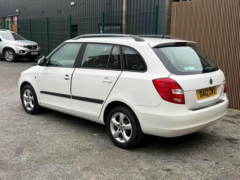 Begagnad Skoda Fabia SE 105 HK (77 kW) 2012 Vit Kombi