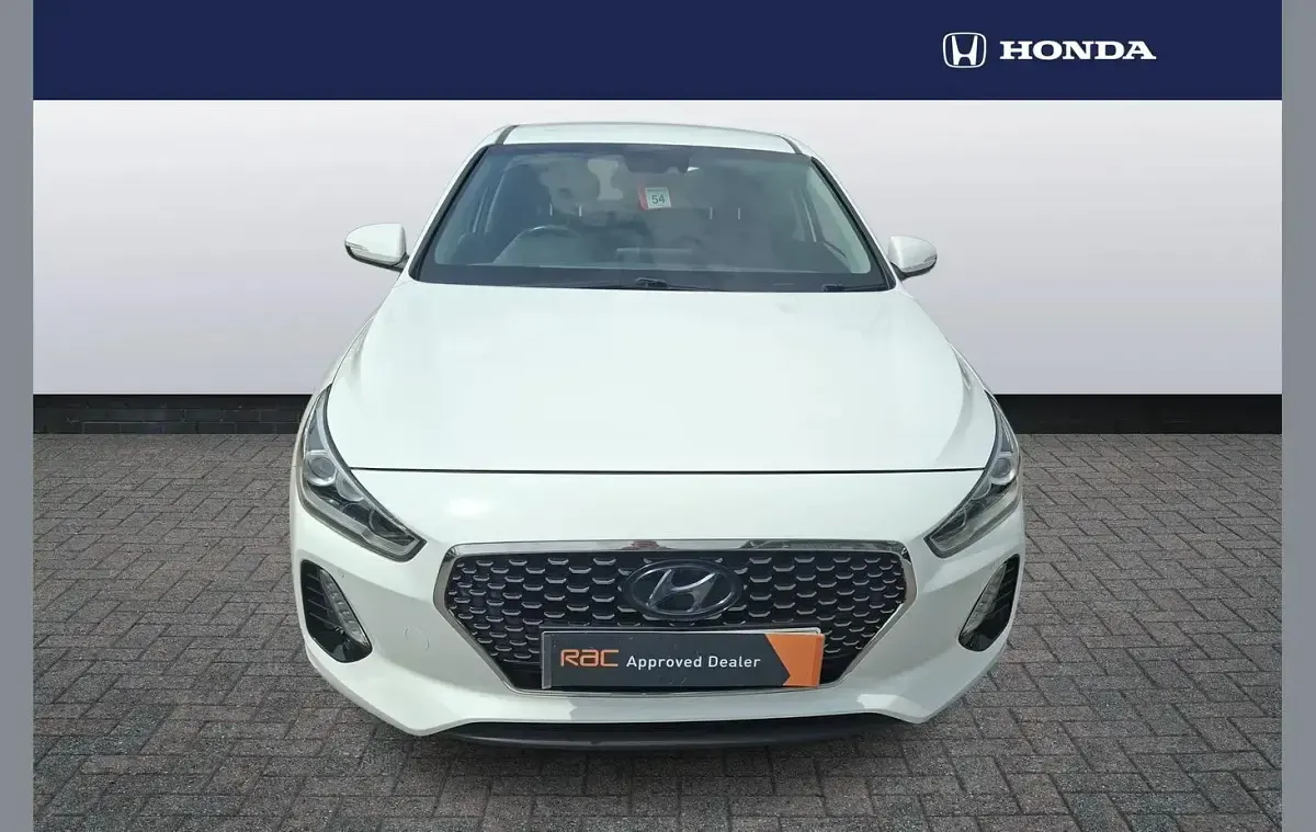 Used Hyundai i30 Premium 108 HP (79 kW) 2017 White Hatchback