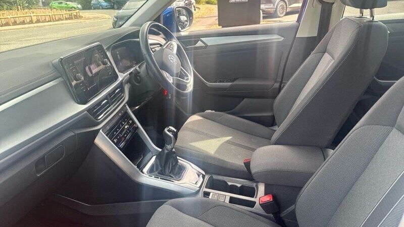 Used VW T-Roc Life 110 HP (80 kW) 2022 Ravenna blue metallic  SUV