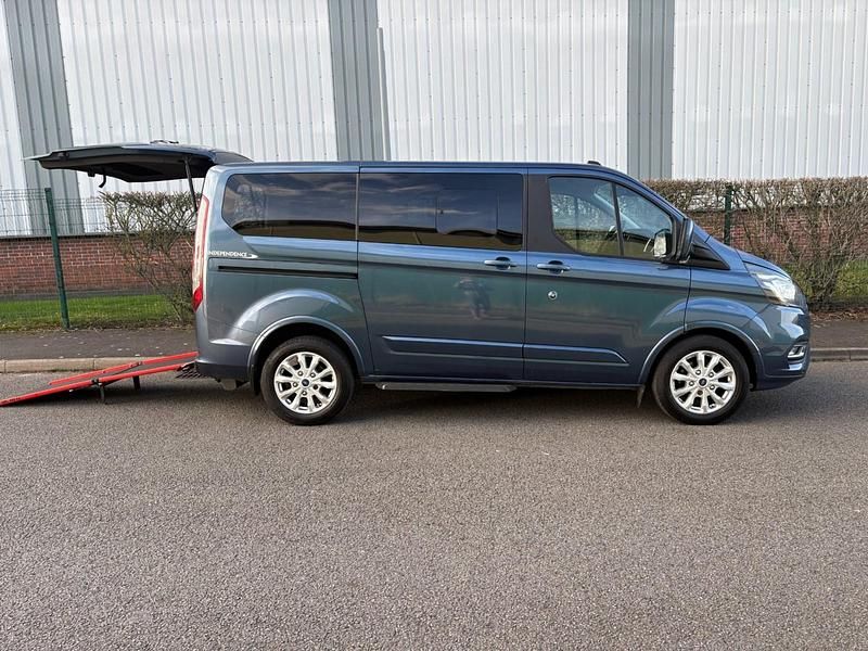 Used Ford Tourneo Titanium 130 HP (95 kW) 2019 Blue MPV