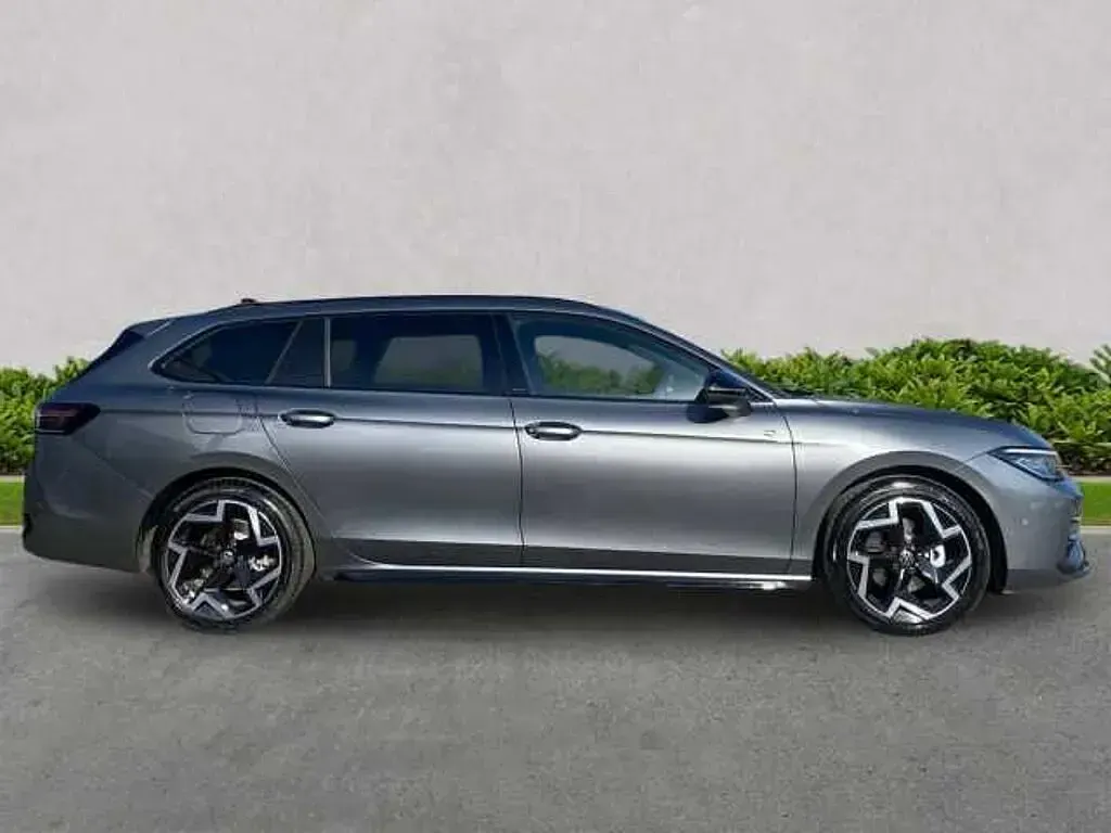 Used VW Passat R-line 150 HP (110 kW) 2026 Grey Estate