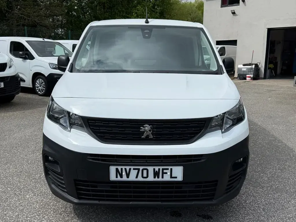 Used Peugeot Partner 131 HP (96 kW) 2021 White MPV