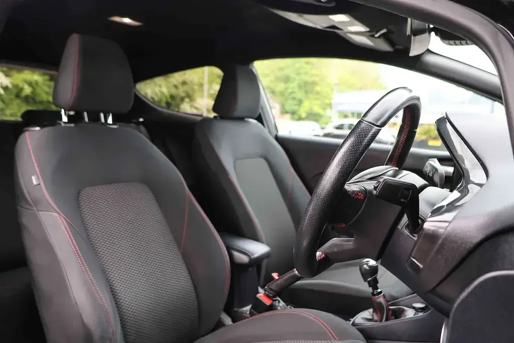 Used Ford Fiesta ST-Line 95 HP (69 kW) 2021 Agate black (premium paint) Hatchback
