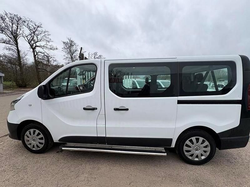 Used Renault Trafic Business 2015 White MPV