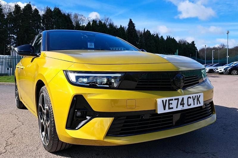 Used Vauxhall Astra Ultimate 128 HP (94 kW) 2024 Yellow Hatchback