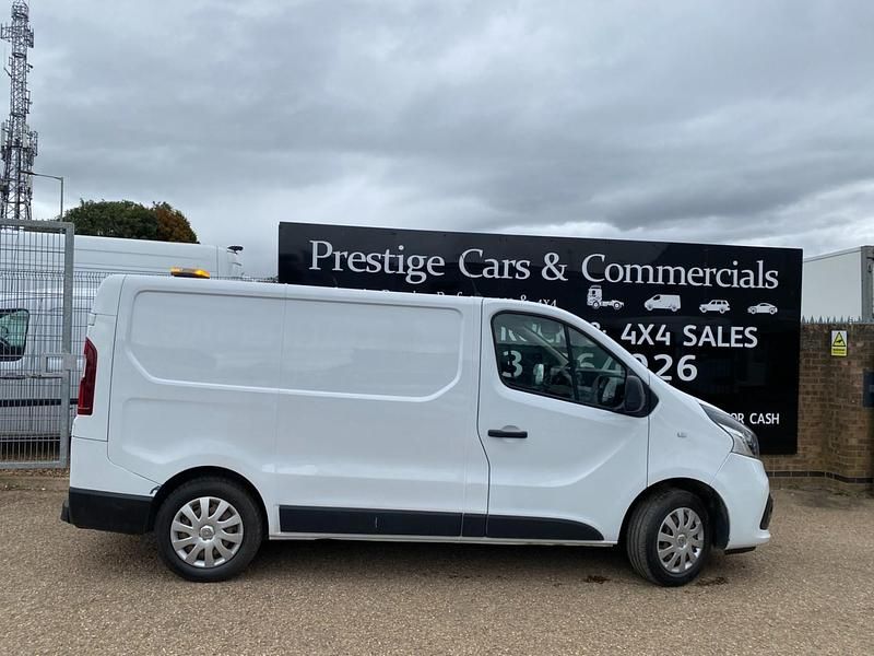 Used Renault Trafic Business 125 HP (91 kW) 2018 White MPV