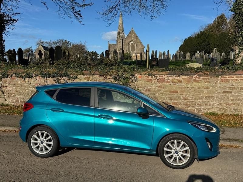 Used Ford Fiesta Titanium 100 HP (73 kW) 2017 Blue Hatchback