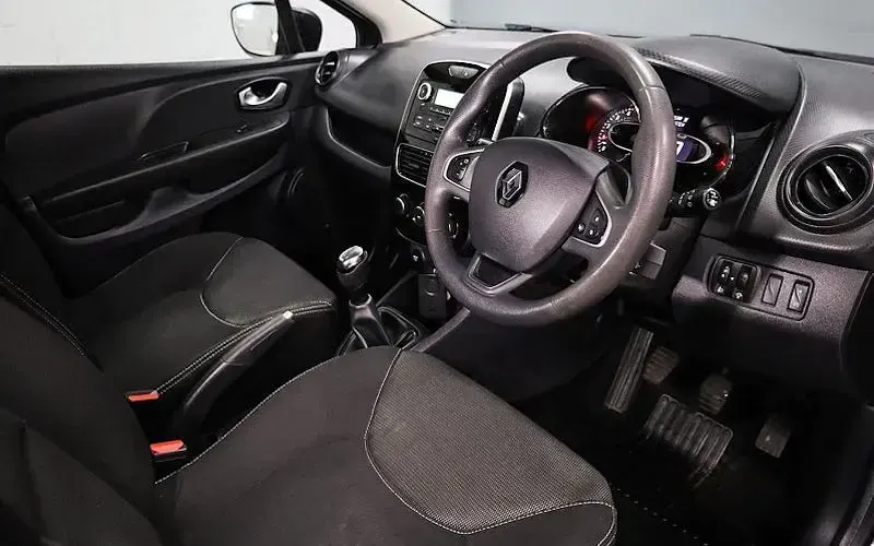 Used Renault Clio Play 90 HP (66 kW) 2015 Hatchback