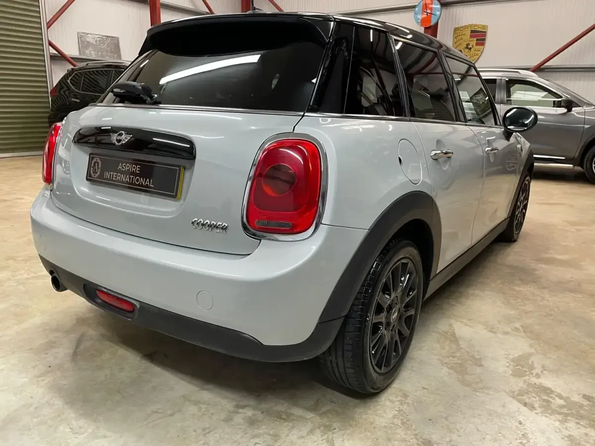 Begagnad Mini Cooper Hatch 2016 Vit Halvkombi