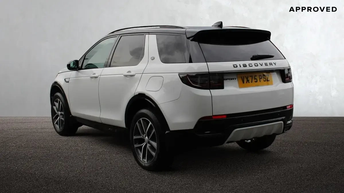Used Land Rover Discovery 5 SE Dynamic 2025 Fuji white SUV
