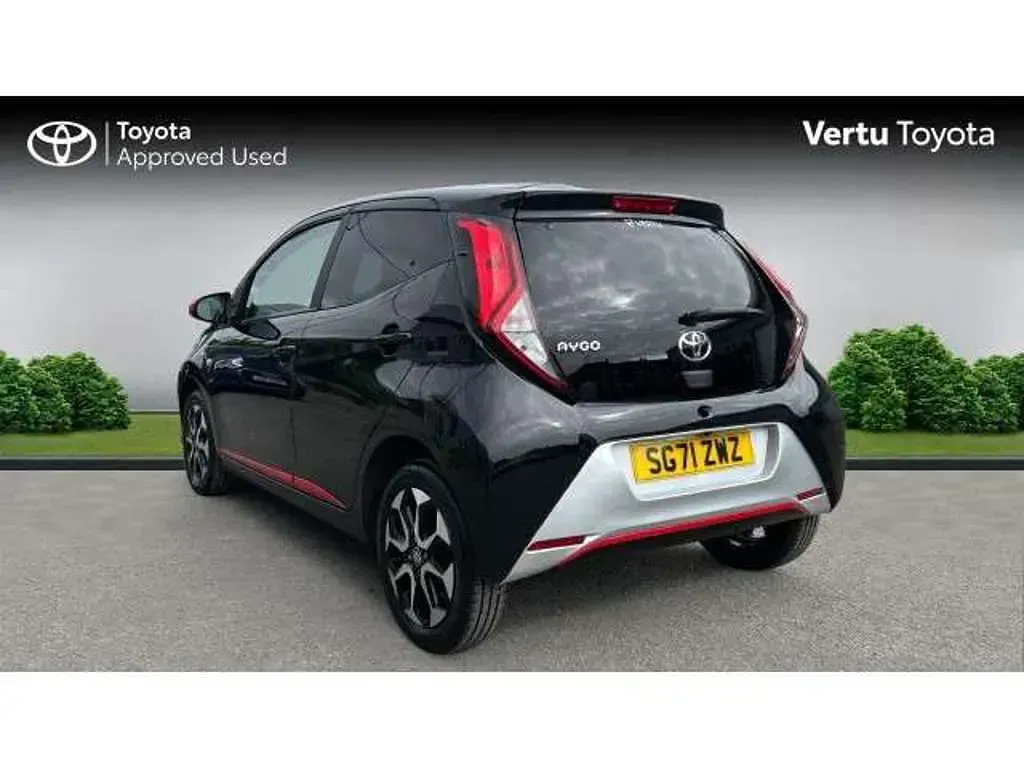 Begagnad Toyota Aygo Trend 72 HK (52 kW) 2021 Svart Halvkombi