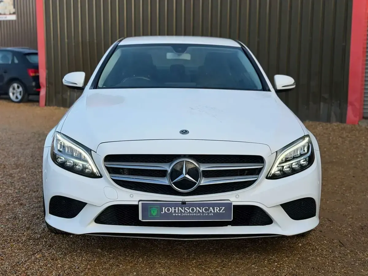 Used Mercedes C220 194 HP (142 kW) 2018 White Sedan