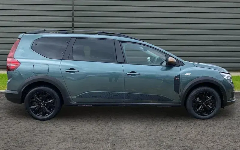 Used Dacia Jogger Extreme 141 HP (103 kW) 2024 Green MPV