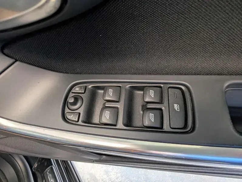 Used Volvo V60 163 HP (119 kW) 2011 Black Estate