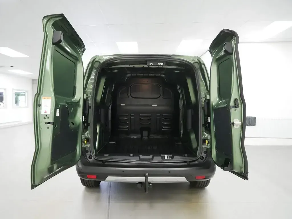 Used Ford Transit Courier Active 125 HP (91 kW) 2026 Green Van