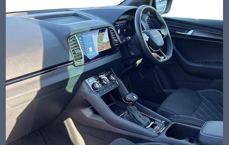 Used Skoda Karoq SportLine 147 HP (108 kW) 2025 Velvet red metallic SUV