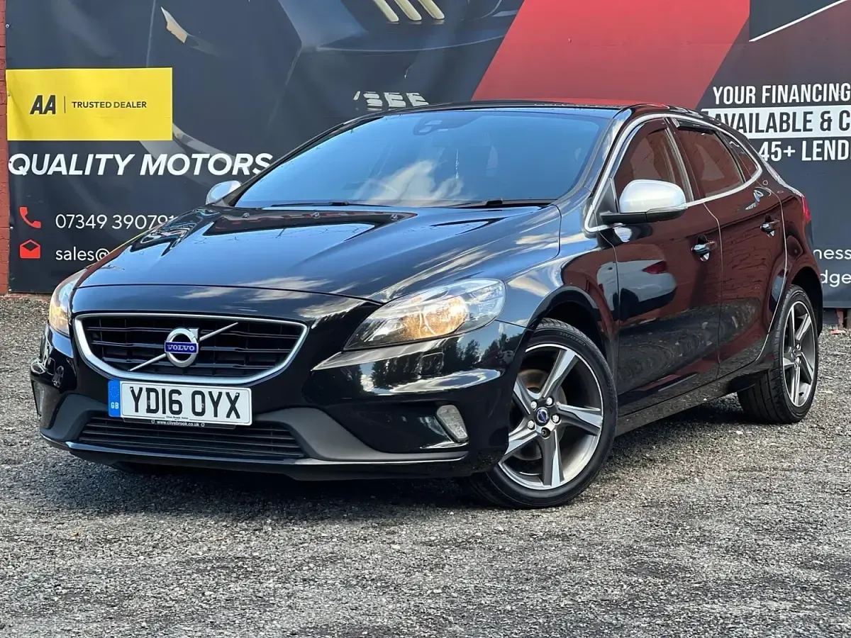 Used Volvo V40 R-Design 120 HP (88 kW) 2016 Black Hatchback