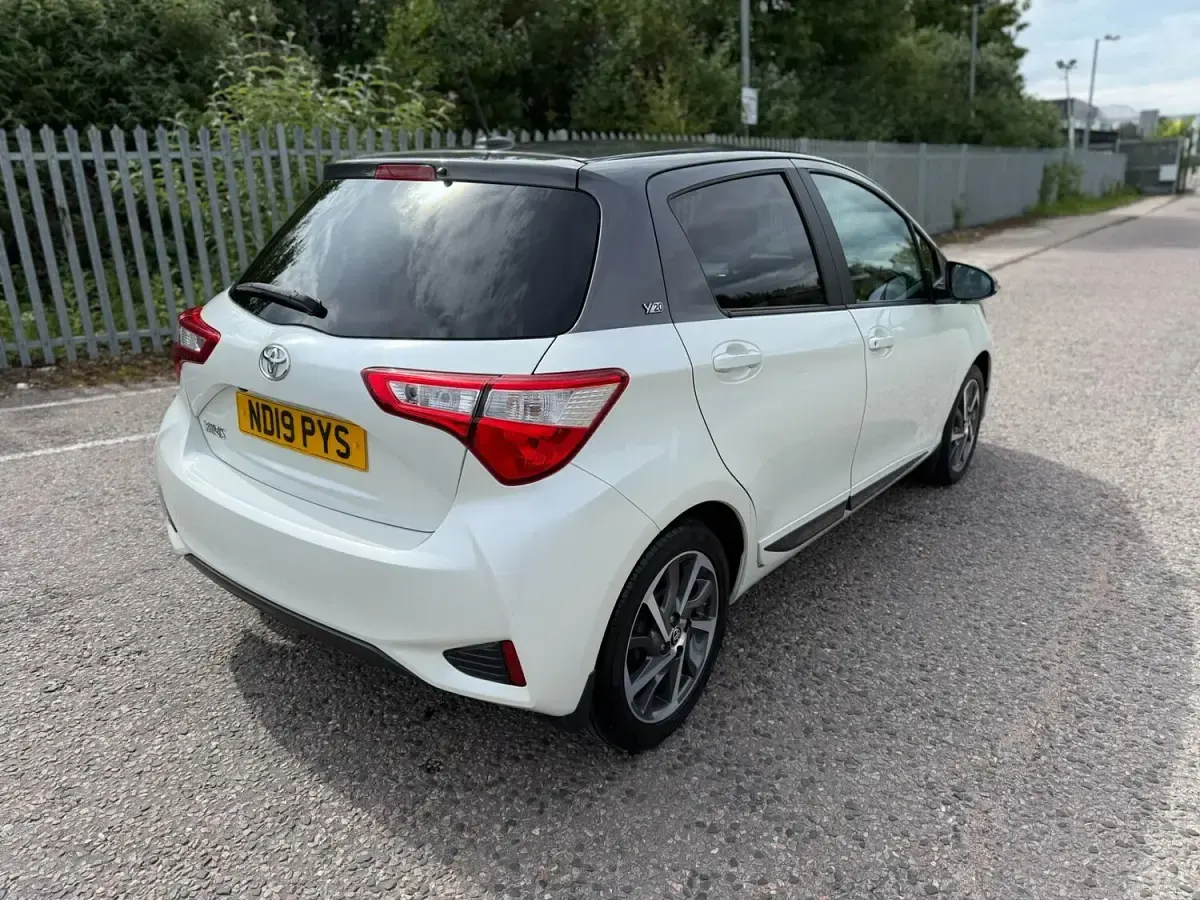 Used Toyota Yaris 107 HP (78 kW) 2019 White Hatchback