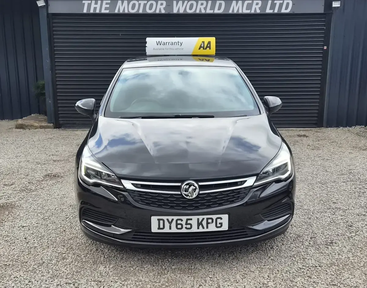 Used Vauxhall Astra Design Edition 123 HP (90 kW) 2016 Black Hatchback
