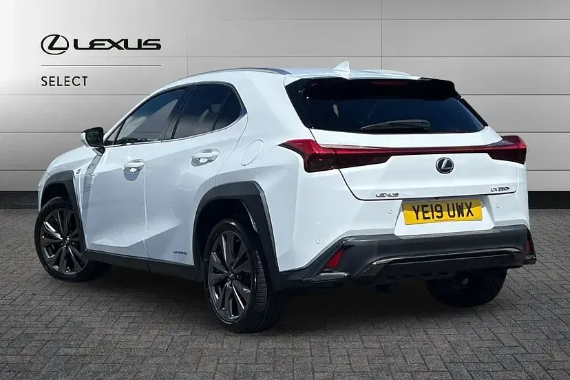 Used Lexus UX E-FOUR 196 HP (144 kW) 2019 F sport white SUV