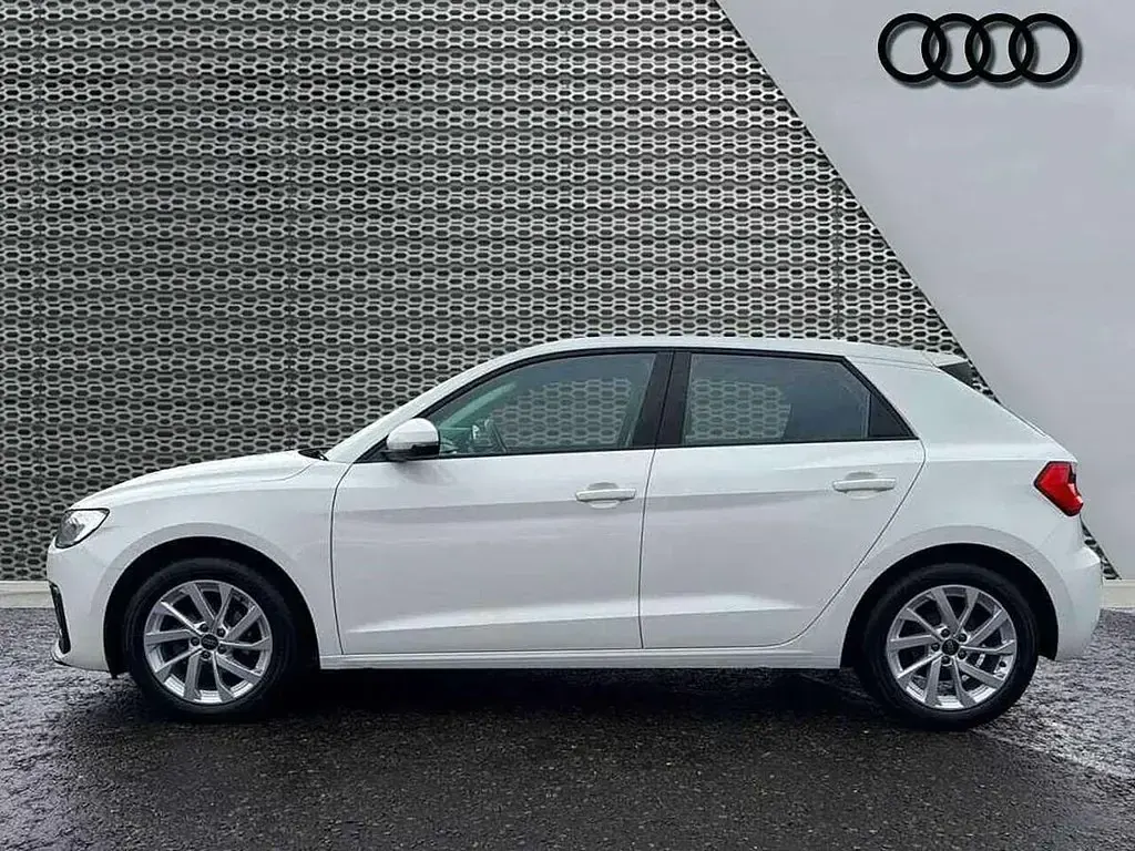 Used Audi A1 Sport 94 HP (69 kW) 2024 White SUV