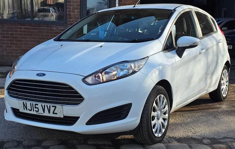 Used Ford Fiesta Style 82 HP (60 kW) 2015 White Hatchback