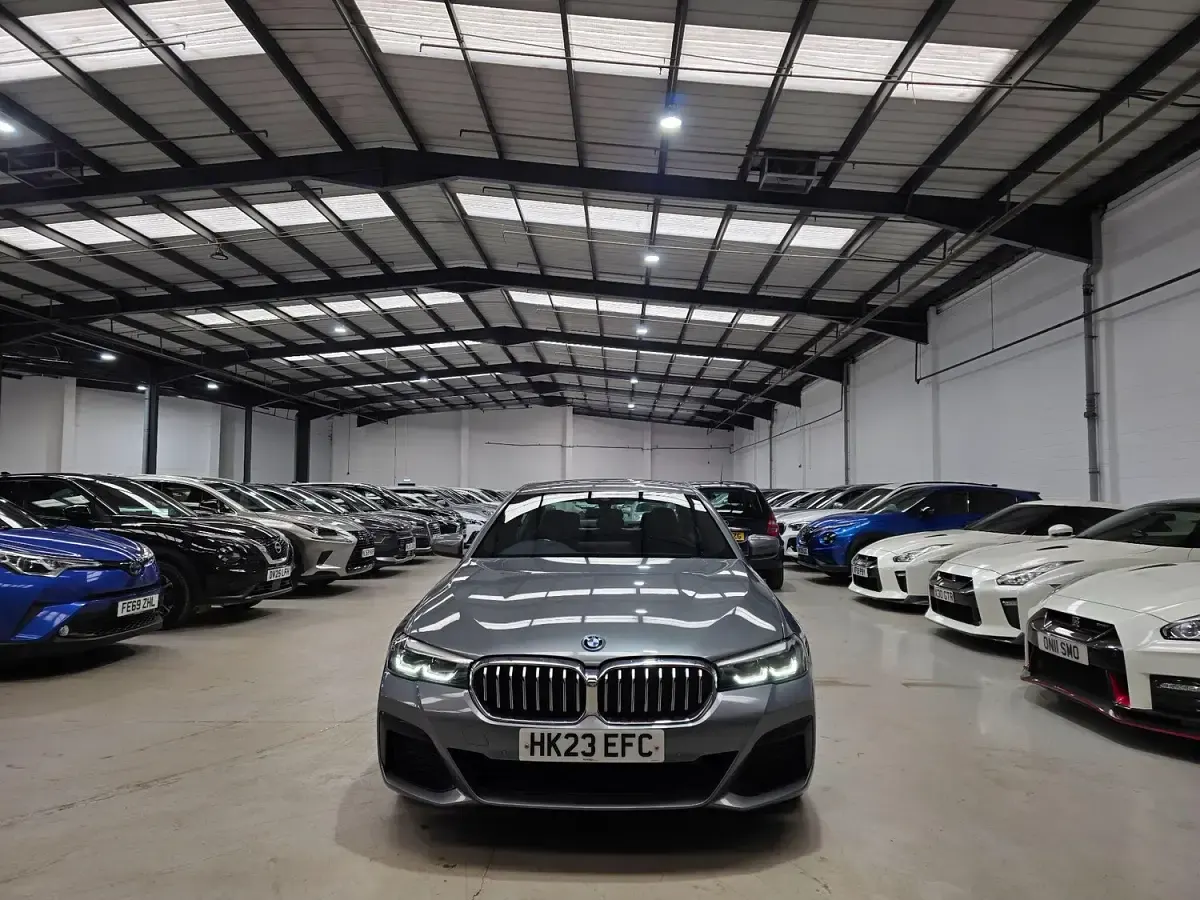 Usado BMW 530e M Sport 2023 Gris Berlina
