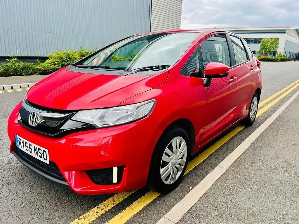 Used Honda Jazz S 102 HP (75 kW) 2016 Red Hatchback