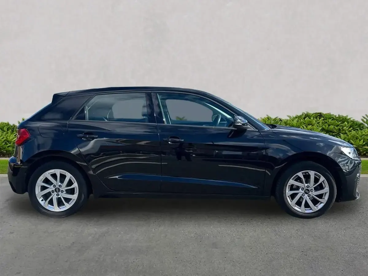 Używany Audi A1 Sport 95 KM (69 kW) 2023 Czarny SUV