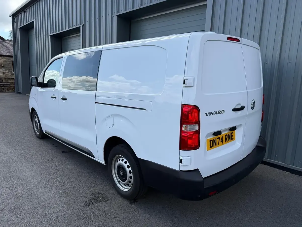 Used Vauxhall Vivaro 150 HP (110 kW) 2024 White MPV