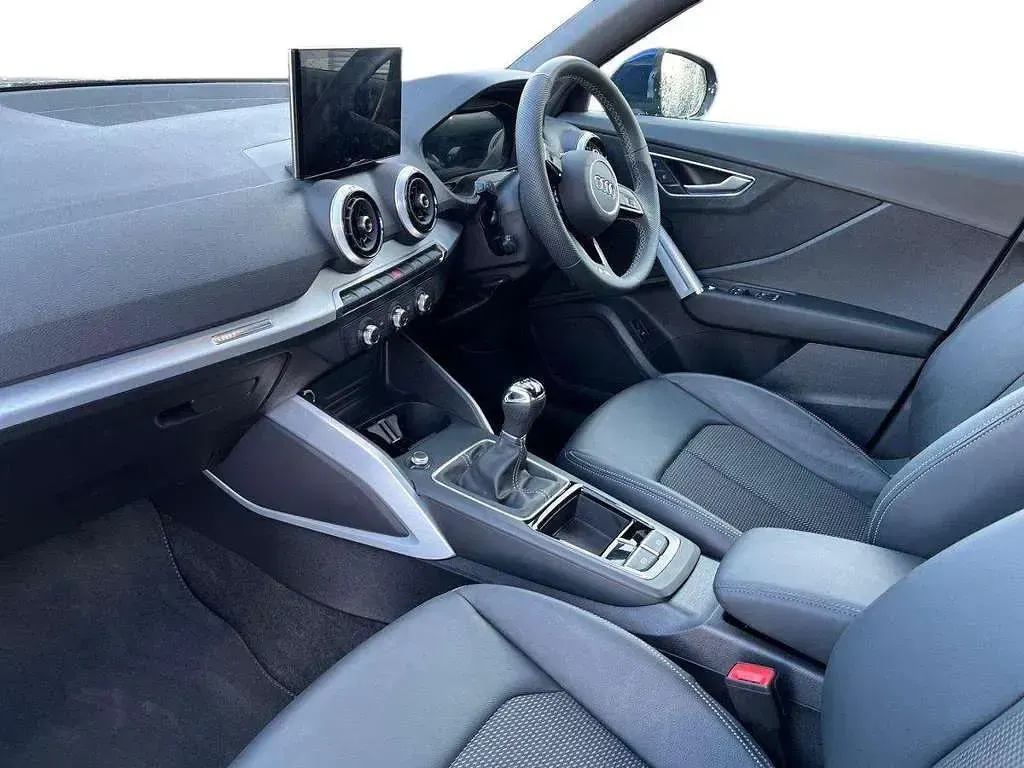 Used Audi Q2 S-Line 113 HP (83 kW) 2025 Blue SUV