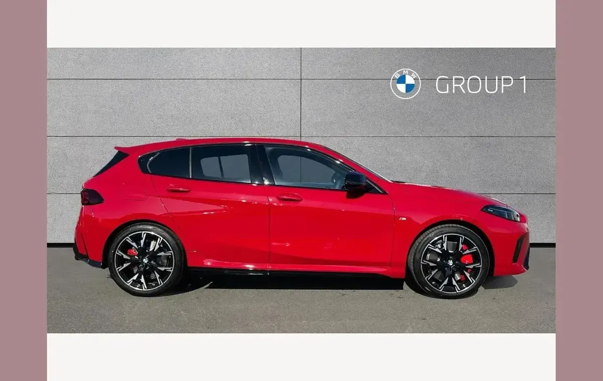 Usado BMW M135 Comfort Edition 296 CV (217 kW) 2026 Rojo Utilitario