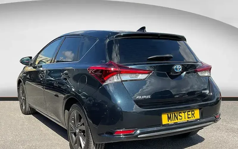 Used Toyota Auris Hybrid Design 136 HP (100 kW) 2017 Grey Hatchback