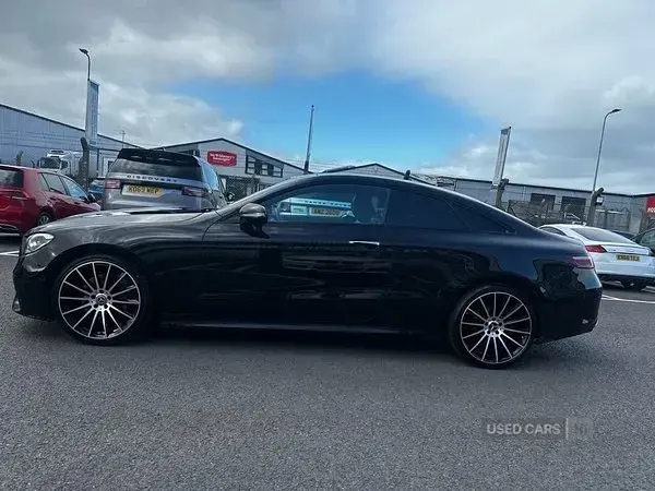 Usado Mercedes E300 AMG line 258 HP (189 kW) 2022 Preto Coupé