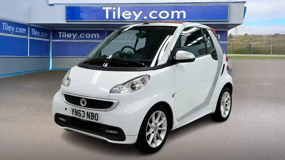 Used Smart ForTwo Cabrio Passion 71 HP (52 kW) 2013 White Cabriolet