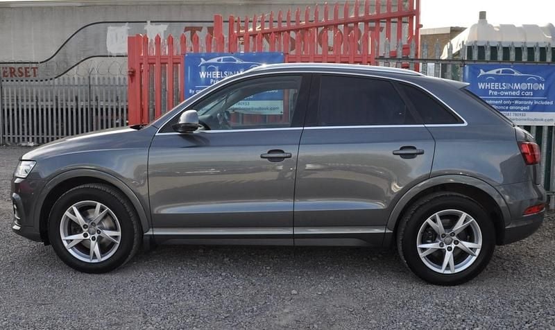 Begagnad Audi Q3 Design 150 HK (110 kW) 2015 Grå SUV