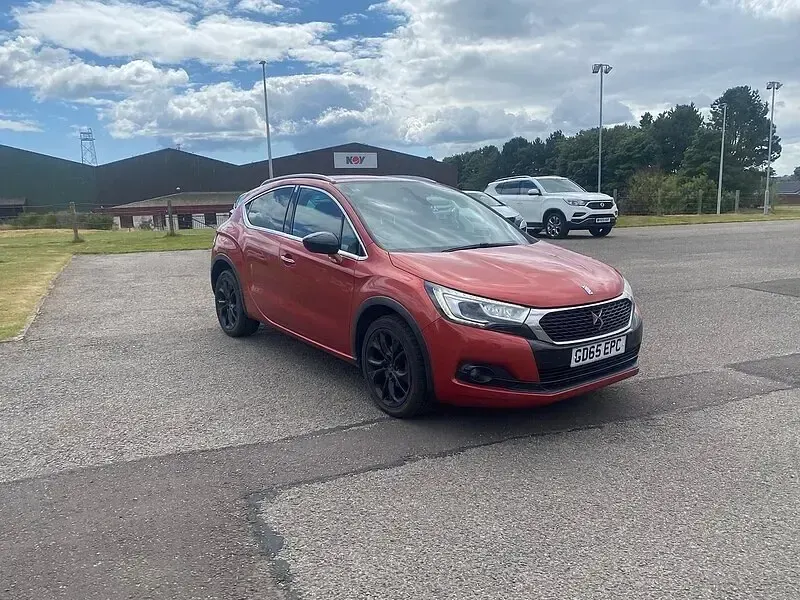 Used DS Automobiles DS4 120 HP (88 kW) 2015 Orange Hatchback