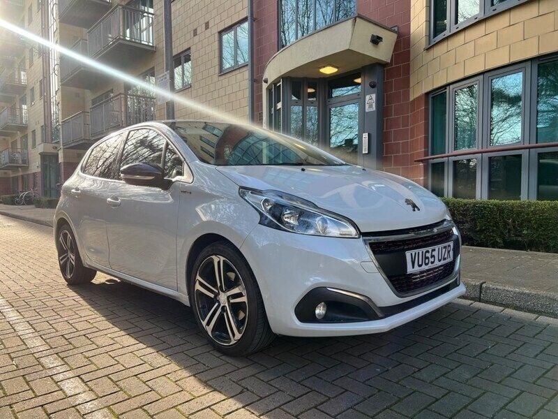 White Used 2015 Peugeot 208 GT-line Hatchback | £4,695 (Fair price) - Image 1/4