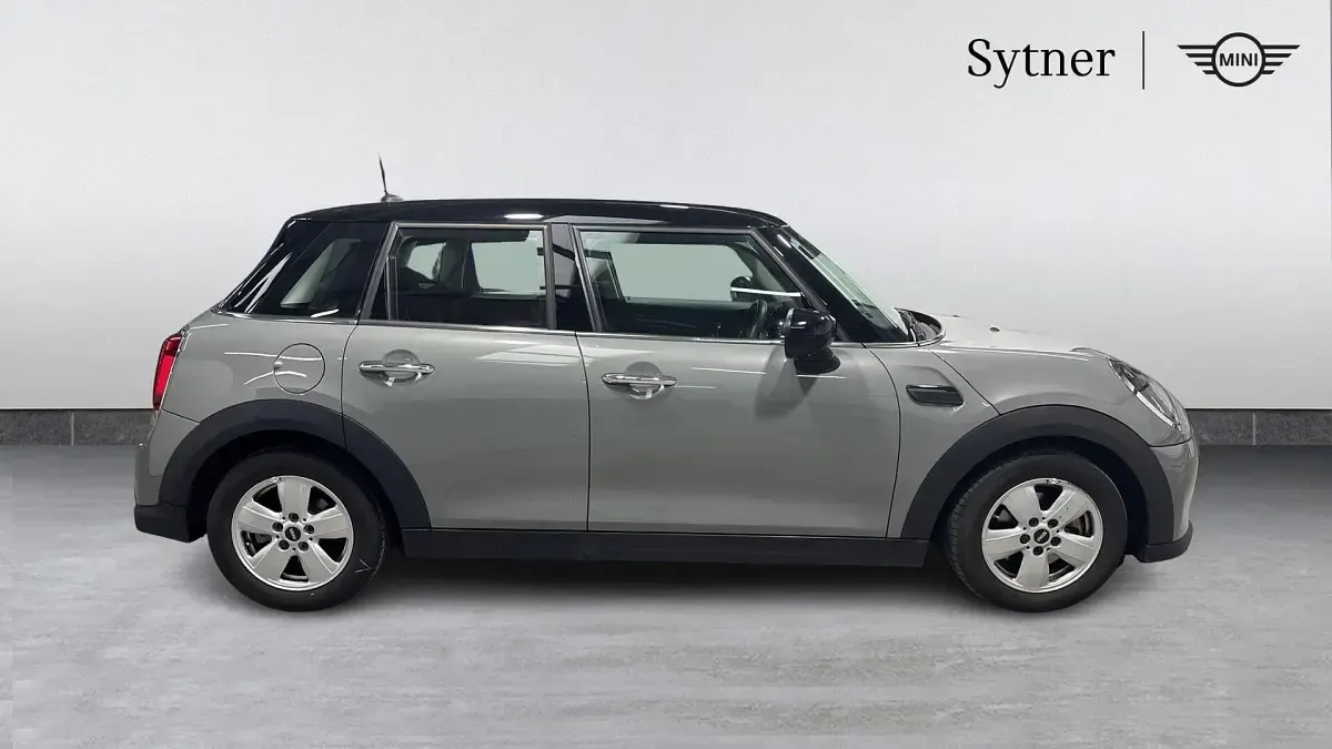 Usado Mini Cooper Classic 134 HP (98 kW) 2022 Cinzento Citadino