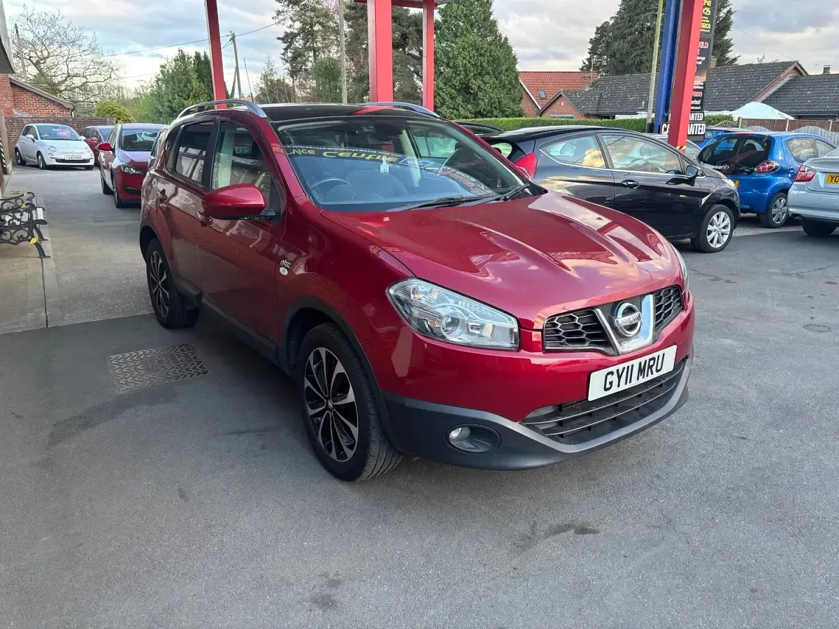 Used Nissan Qashqai N-TEC 110 HP (80 kW) 2011 Red SUV