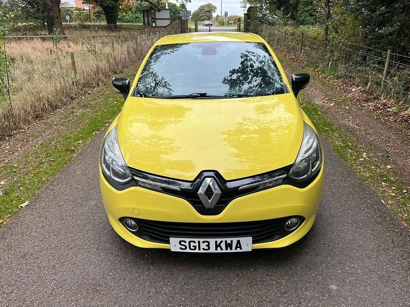 Used Renault Clio IV Dynamique 75 HP (55 kW) 2013 Yellow Hatchback
