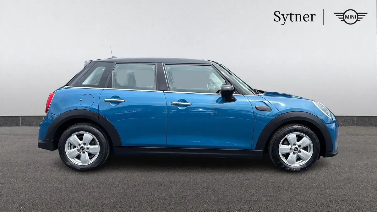 Used Mini Cooper Classic 134 HP (98 kW) 2023 Blue Hatchback