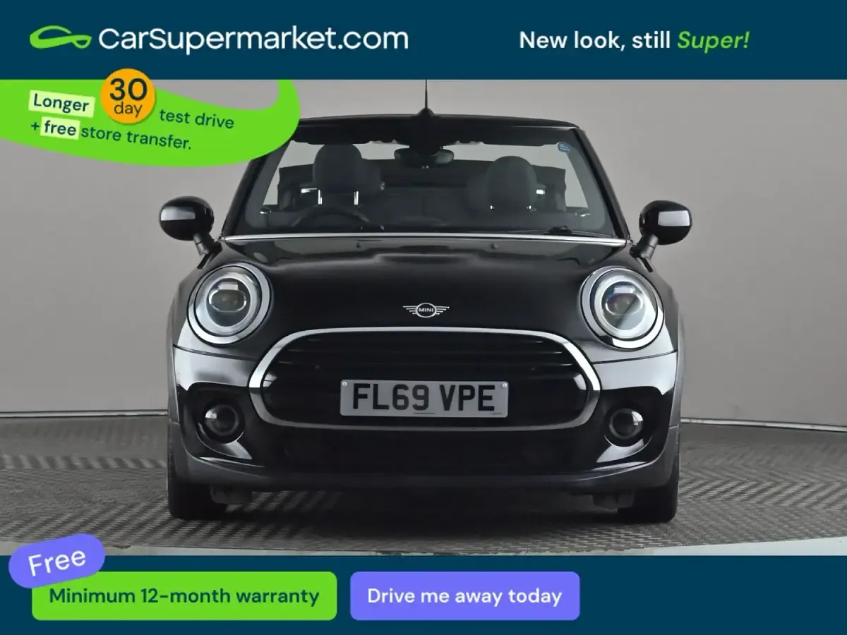 Usado Mini Cooper Cabriolet Classic 136 HP (100 kW) 2020 Preto Cabrios