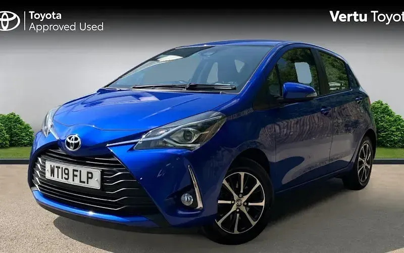 Used Toyota Yaris 111 HP (81 kW) 2019 Blue Hatchback