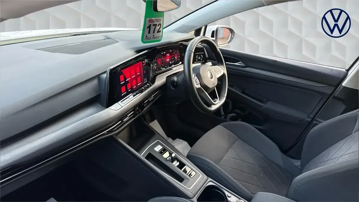 Używany VW Golf VIII Style 130 KM (95 kW) 2022 Biały Hatchback