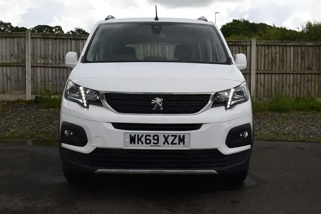 Used Peugeot Rifter Allure 130 HP (95 kW) 2019 White MPV