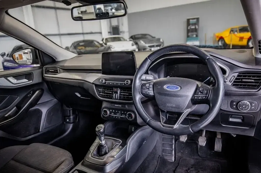 Usado Ford Focus Titanium 120 CV (88 kW) 2020 Negro Utilitario