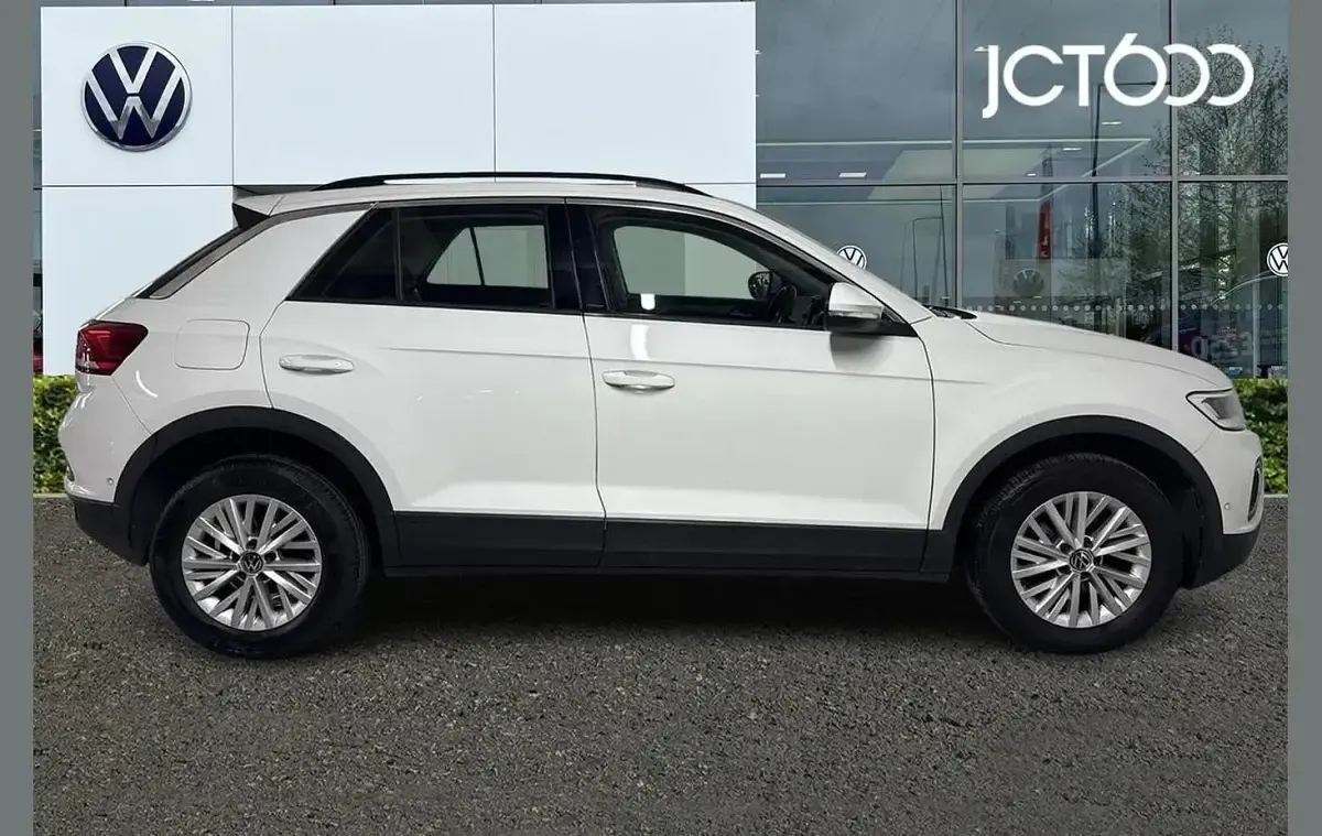 Used VW T-Roc Life 110 HP (80 kW) 2023 White SUV